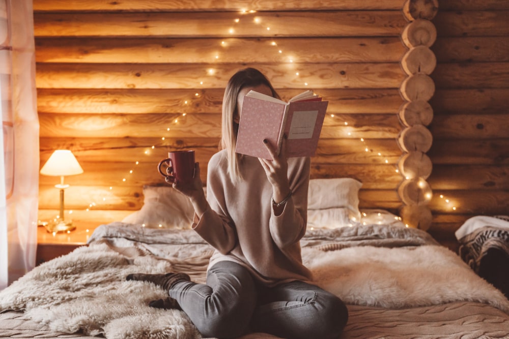 Las mejores posturas para leer en la cama
